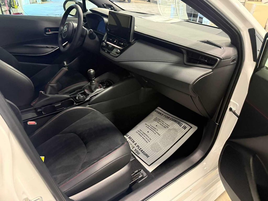 صورة مصغرة 27 لـ 2025 Toyota GR COROLLA PREMIUM