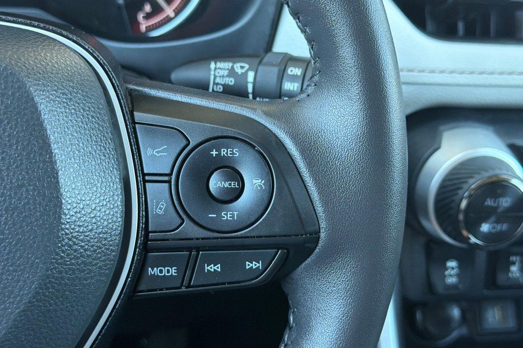 صورة مصغرة 31 لـ 2024 Toyota RAV4 XLE