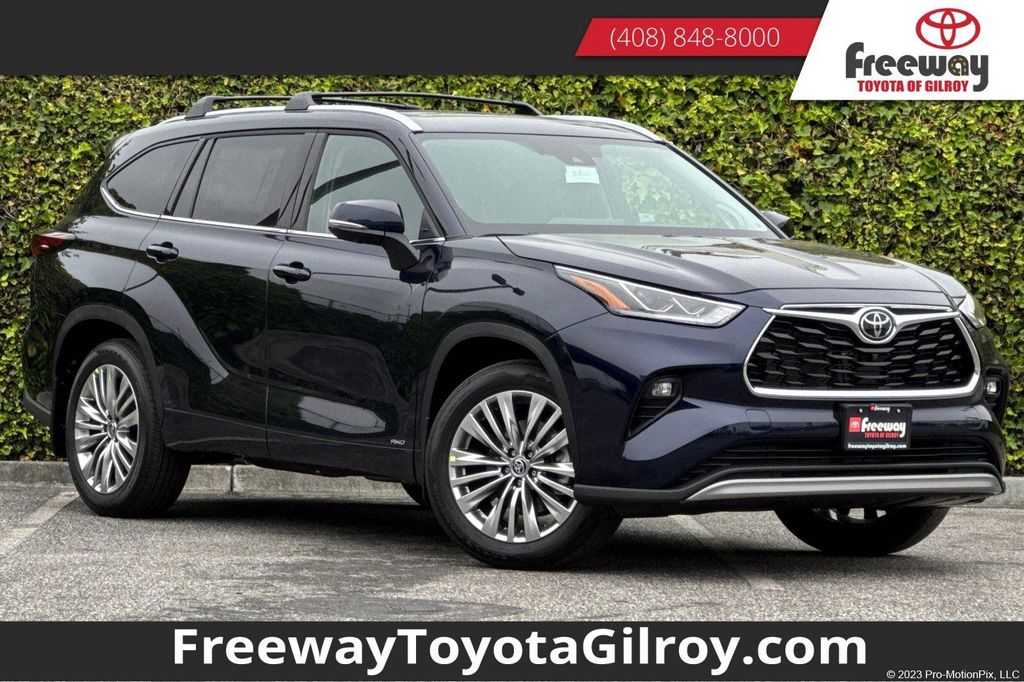 New 2026 Toyota Highlander Hybrid Platinum
