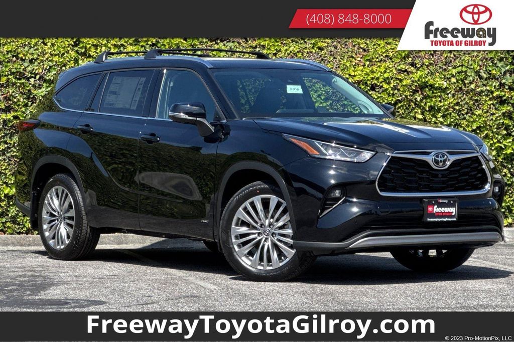 New 2026 Toyota Highlander Hybrid Platinum