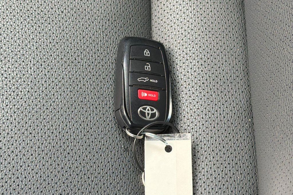 صورة 4 لـ 2025 Toyota GRAND HIGHLANDER XLE