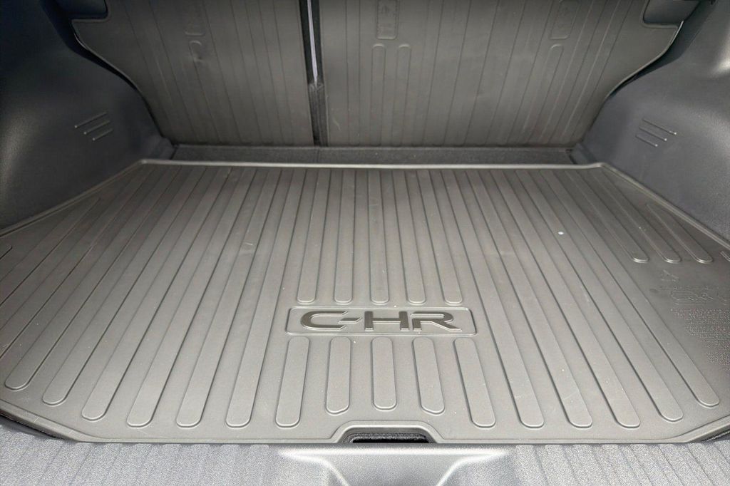 2026 Toyota C-HR XSE 缩略图 17