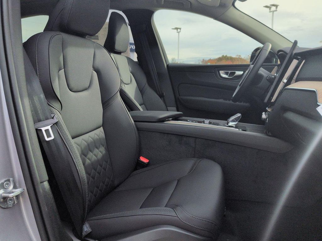 2026 Volvo XC60 B5 PLUS 缩略图 24