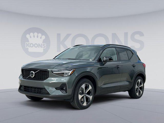 New 2026 Volvo XC40 Plus, B5 AWD Gas (mild hybrid), Dark