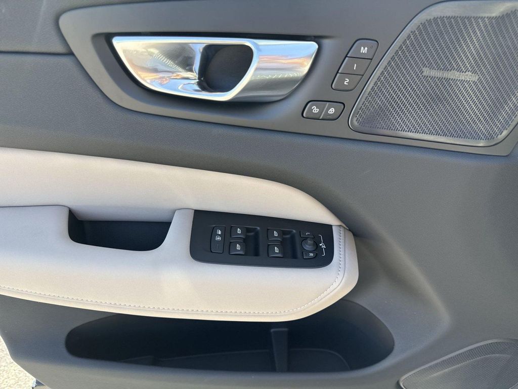 صورة مصغرة 12 لـ 2027 Volvo XC60 PLUG-IN HYBRID PLUS