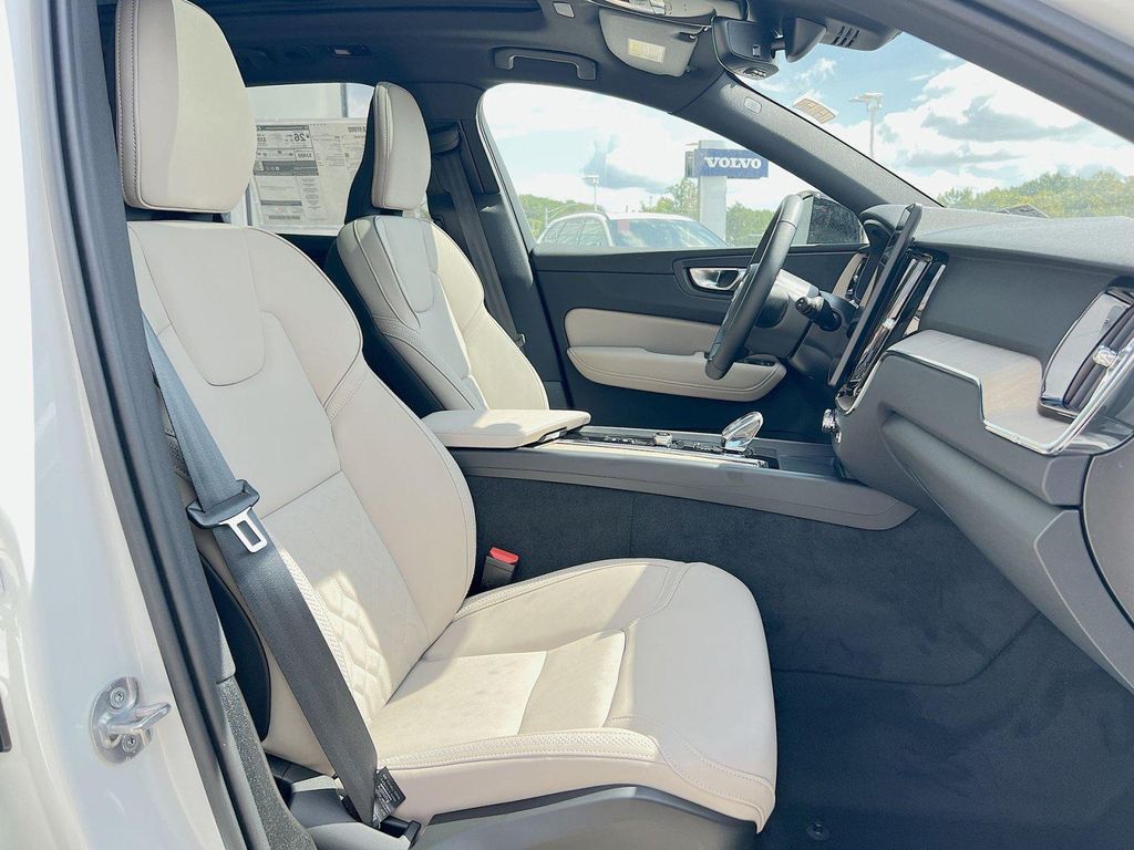 2026 Volvo XC60 B5 PLUS 缩略图 24