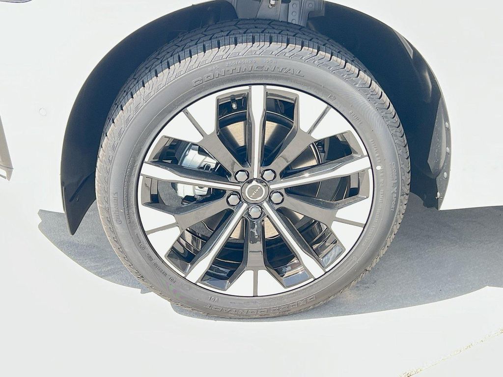 2026 Volvo XC60 B5 PLUS — фото 9