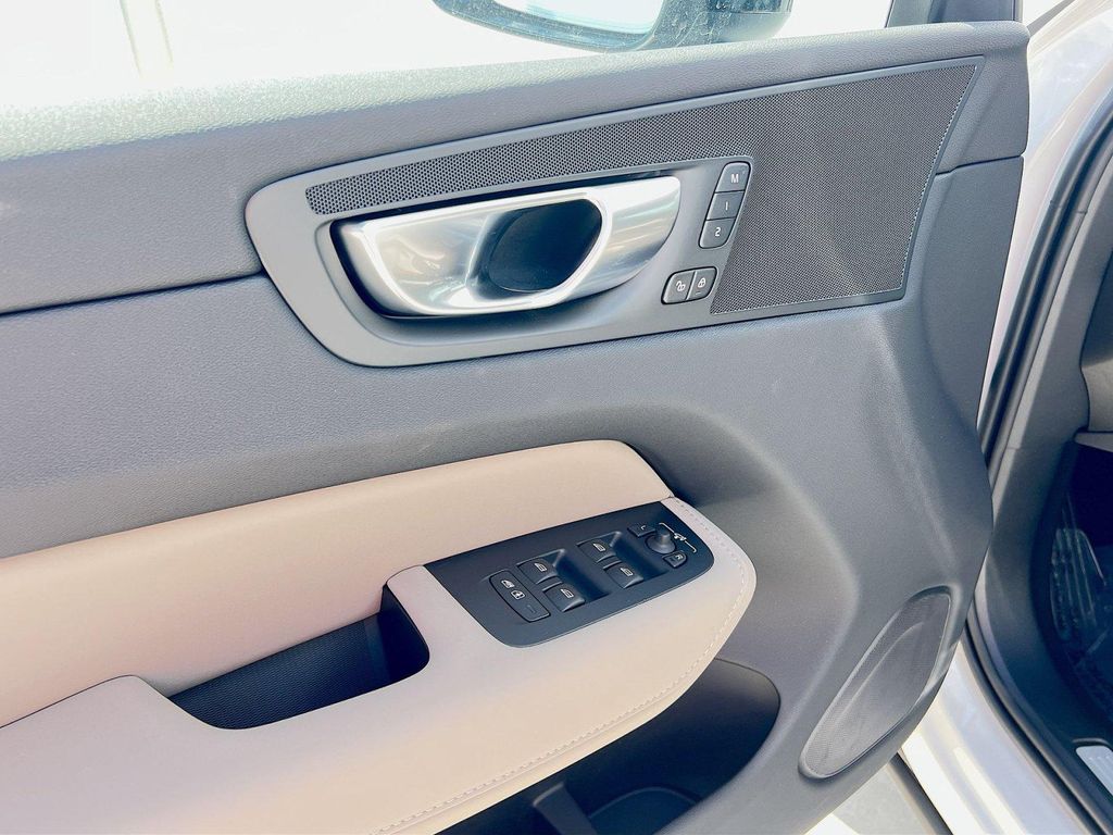 2026 Volvo XC60 B5 PLUS 缩略图 12