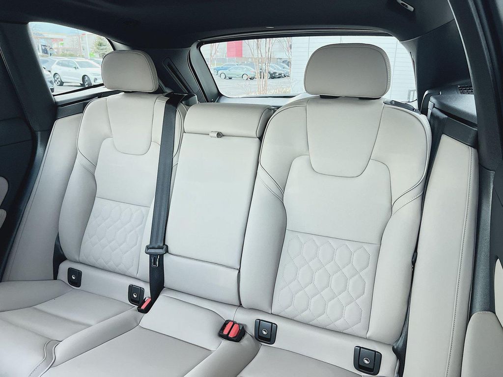 2026 Volvo XC60 B5 PLUS — миниатюра 22