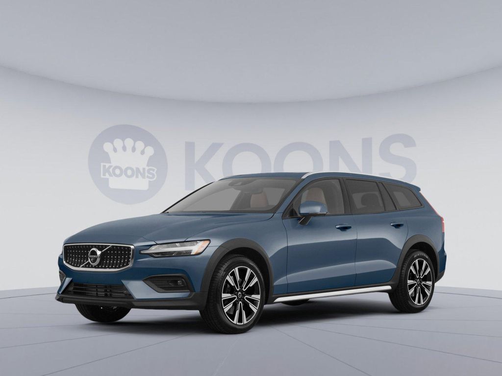 New 2026 Volvo V60 Cross Country Plus, B5 AWD Gas (mild hybrid)