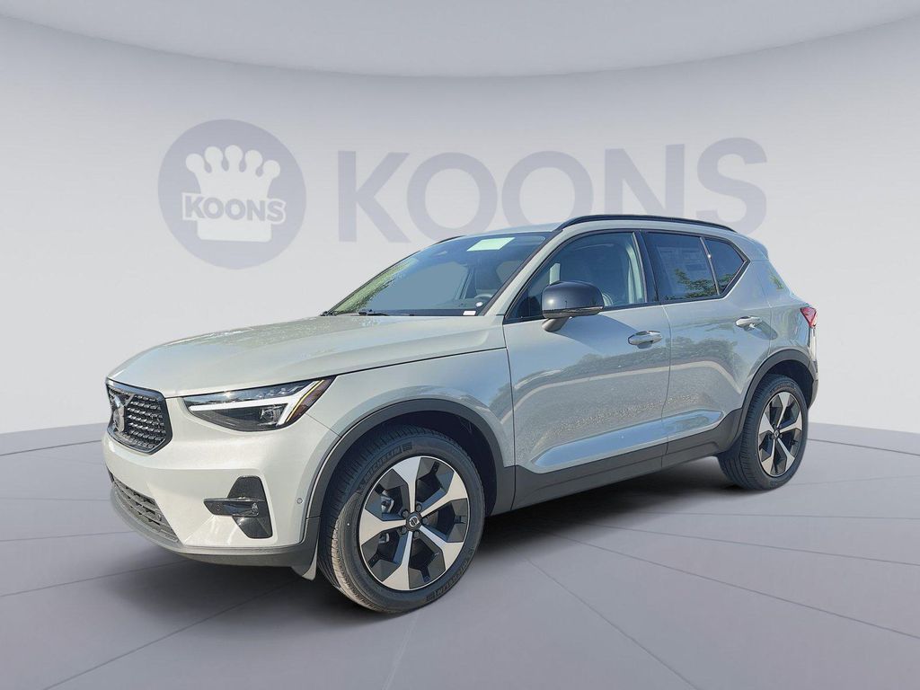 New 2026 Volvo XC40 Plus, B5 AWD Gas (mild hybrid), Dark