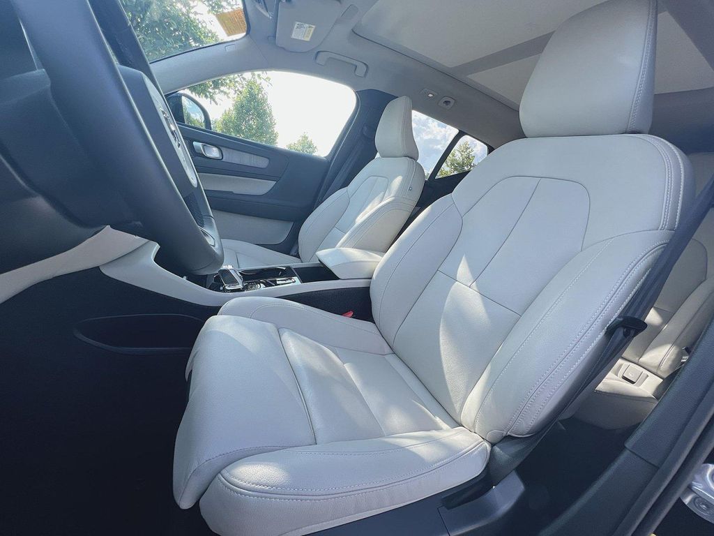 2024 Volvo XC40 B5 ULTIMATE DARK THEME 照片 10