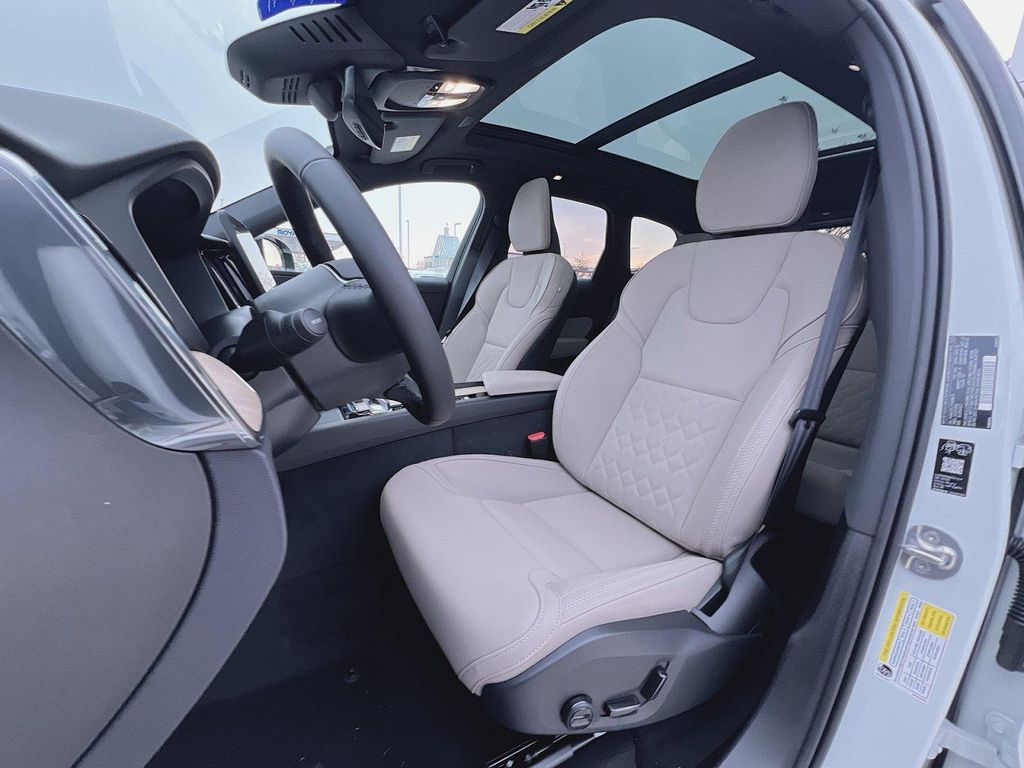صورة 10 لـ 2026 Volvo XC60 B5 PLUS