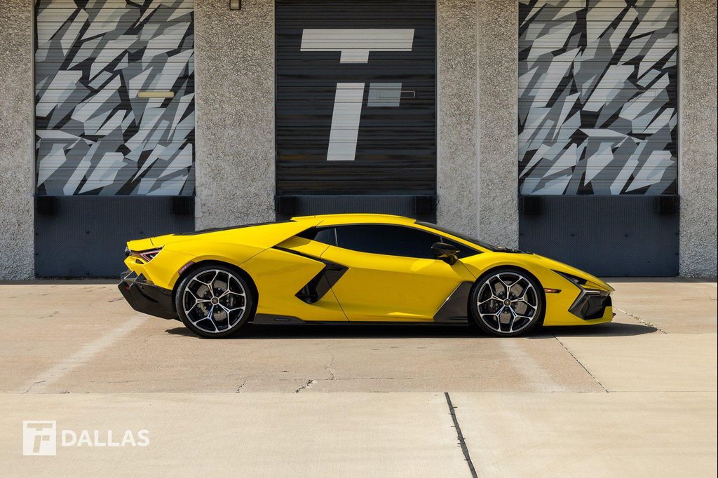 2024 Lamborghini REVUELTO BASE 缩略图 17