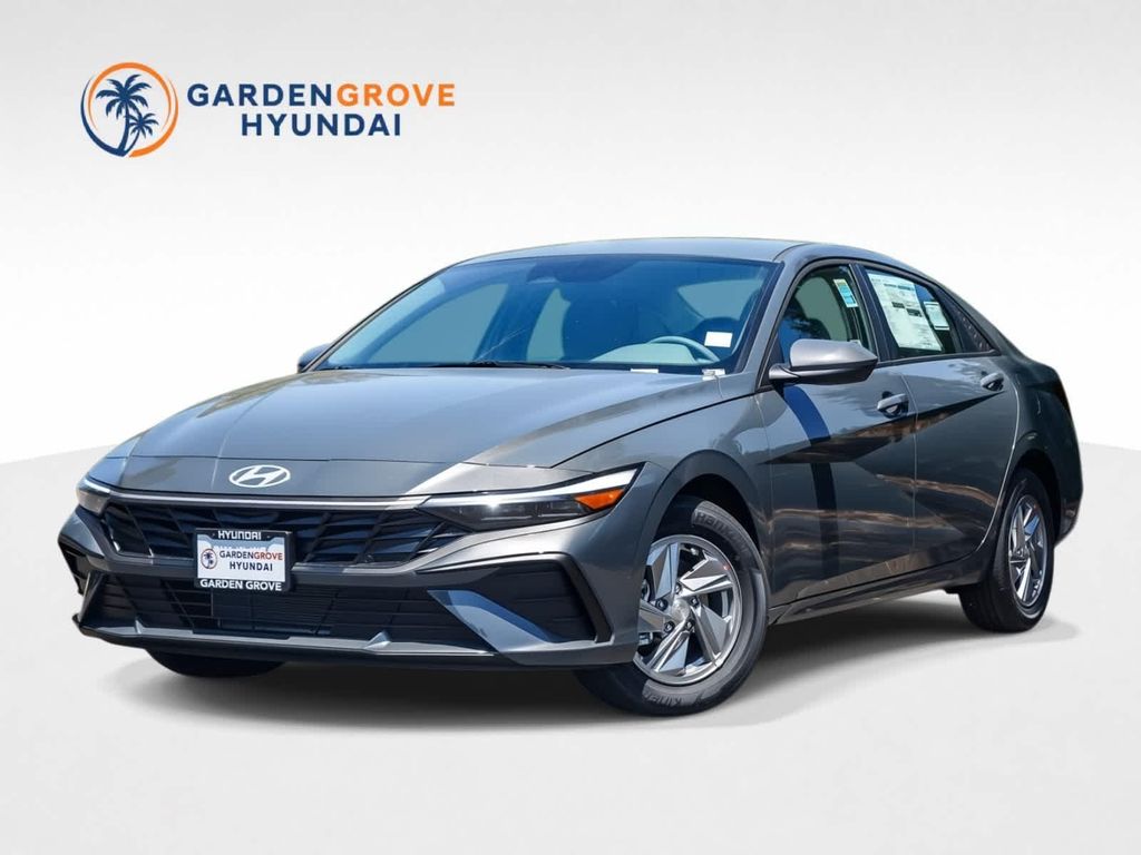New 2026 Hyundai ELANTRA SE
