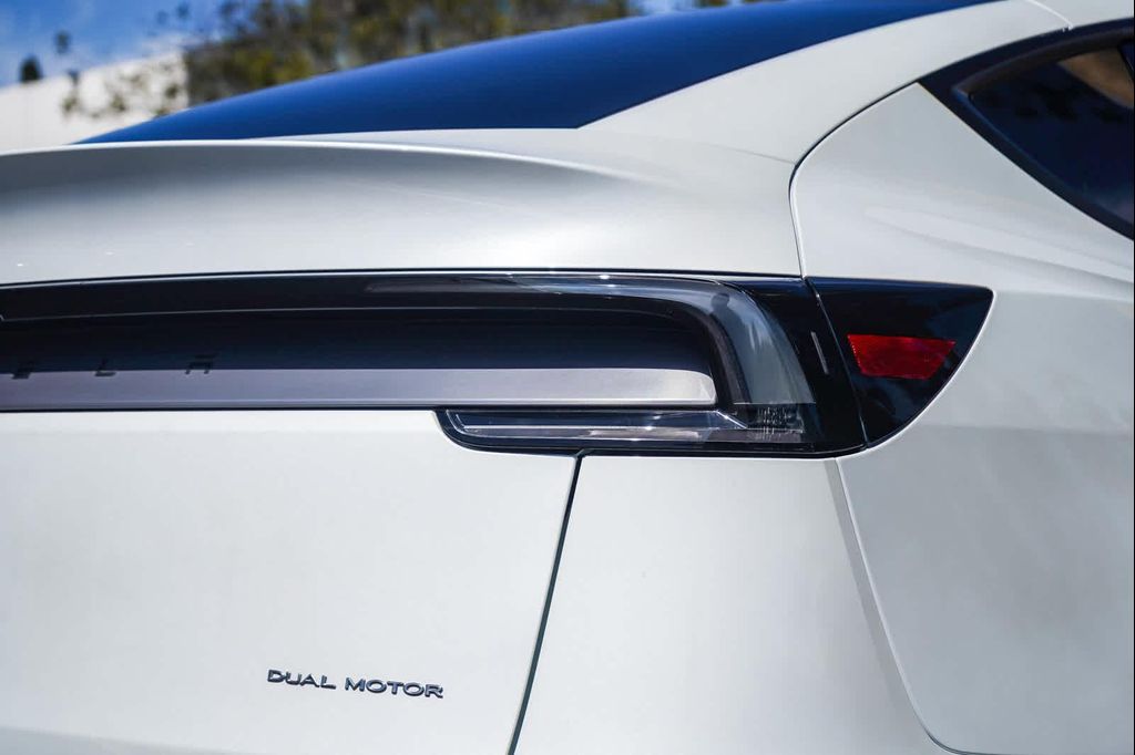 صورة 7 لـ 2026 Tesla MODEL Y LONG RANGE LAUNCH SERIES