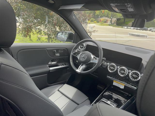2026 Mercedes-BENZ GLA — миниатюра 11
