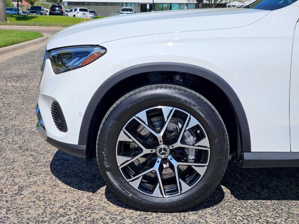 2025 Mercedes-BENZ GLC photo 5