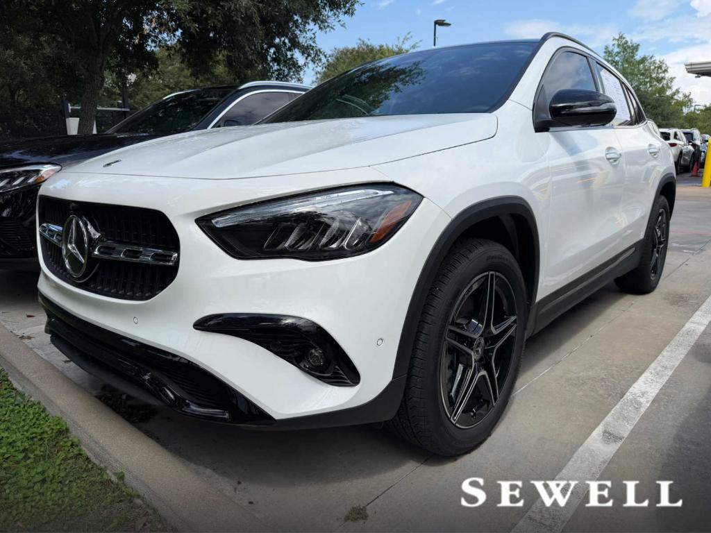 MERCEDES-BENZ GLA - 1