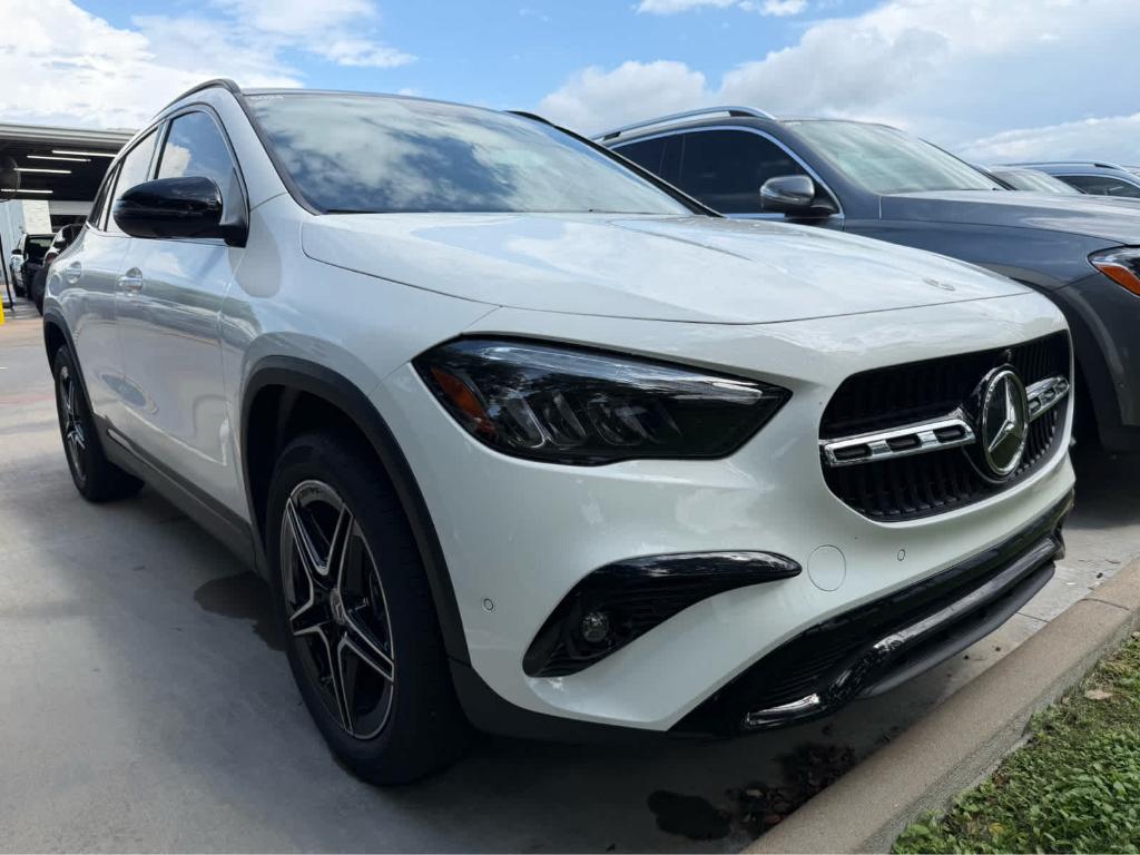 MERCEDES-BENZ GLA - 2