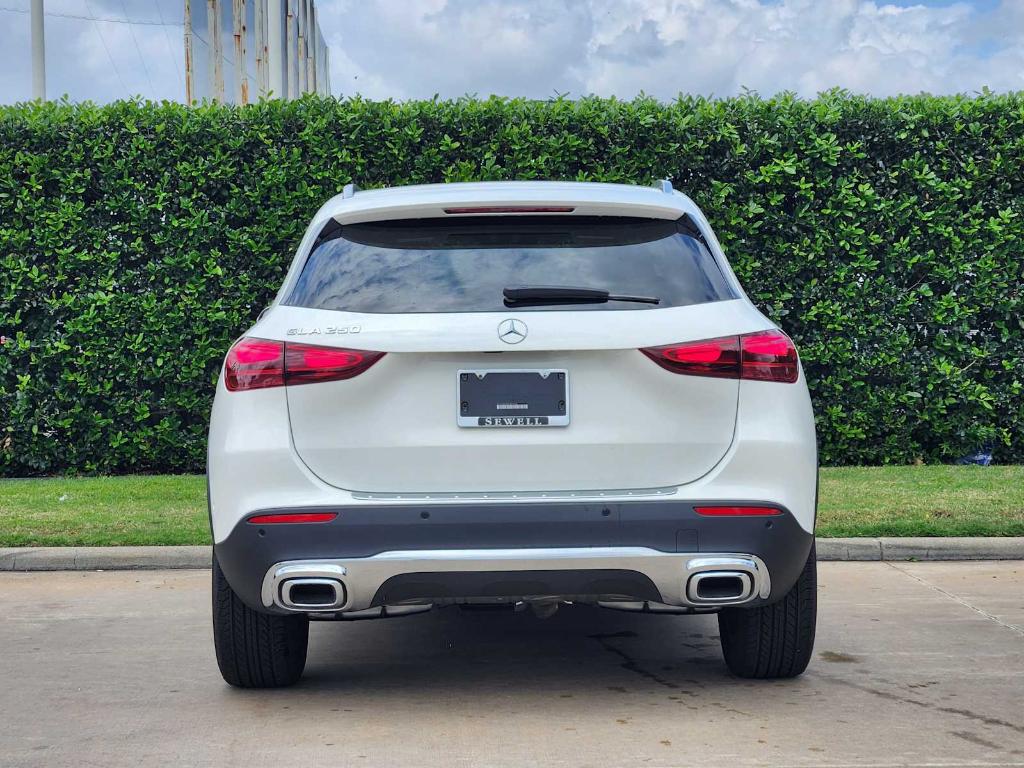 MERCEDES-BENZ GLA - 7