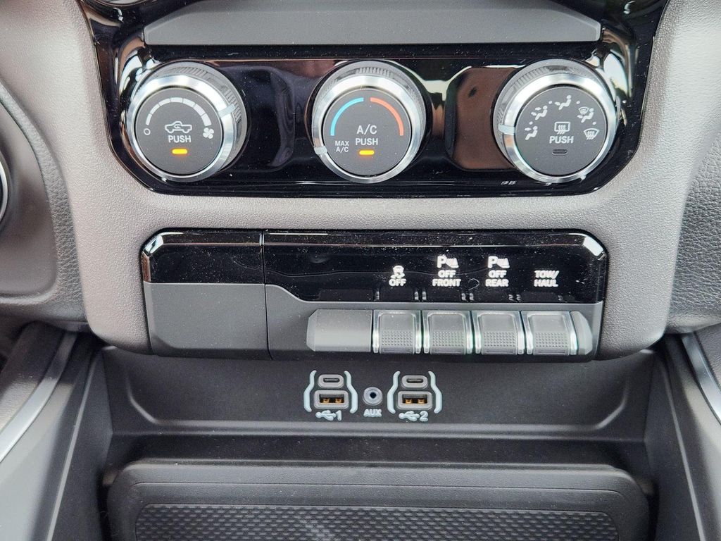 صورة مصغرة 29 لـ 2026 RAM 1500 EXPRESS