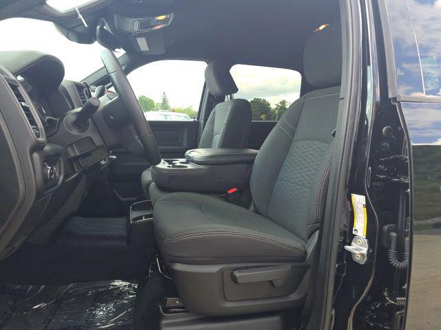 2026 RAM 3500 TRADESMAN CREW CAB 4X4 8' BOX — фото 9