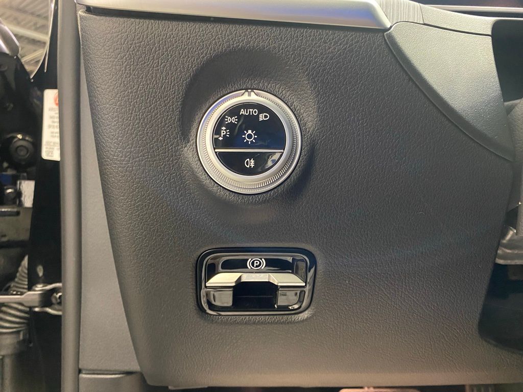 2025 Mercedes-BENZ C-CLASS 缩略图 30