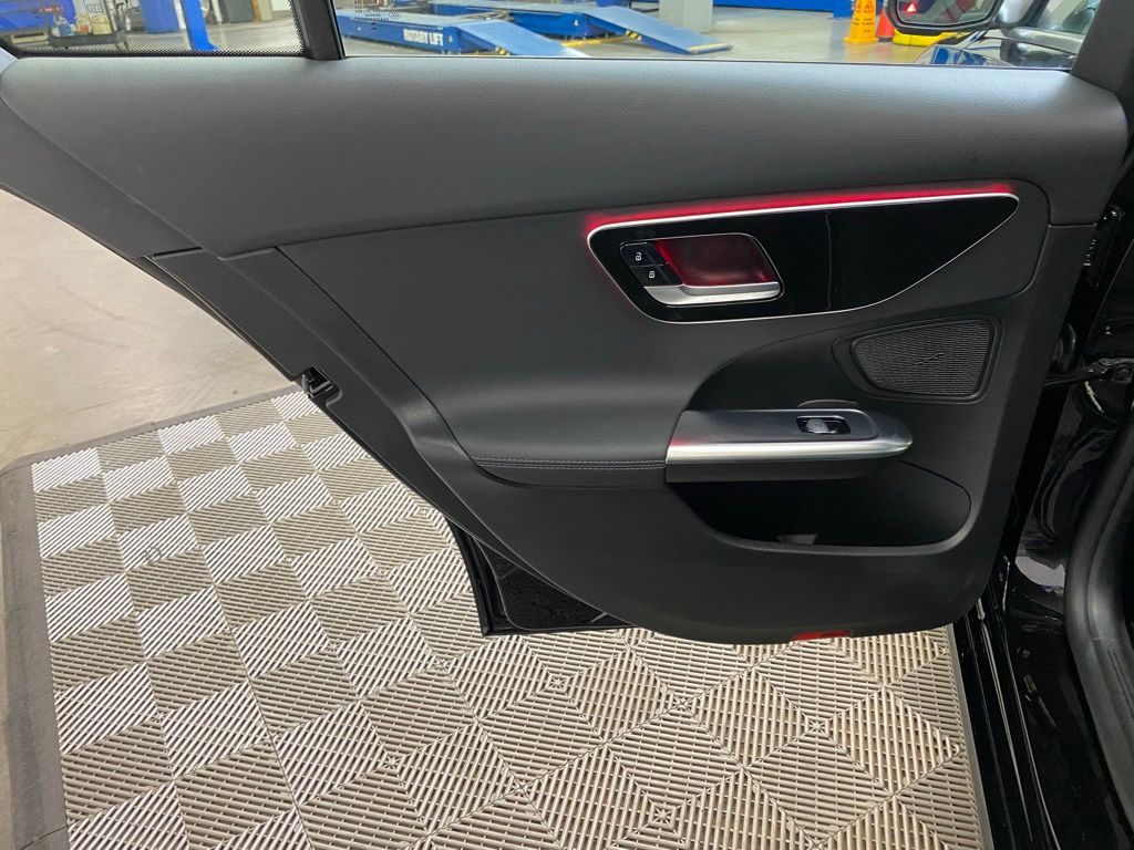 2025 Mercedes-BENZ C-CLASS 缩略图 20