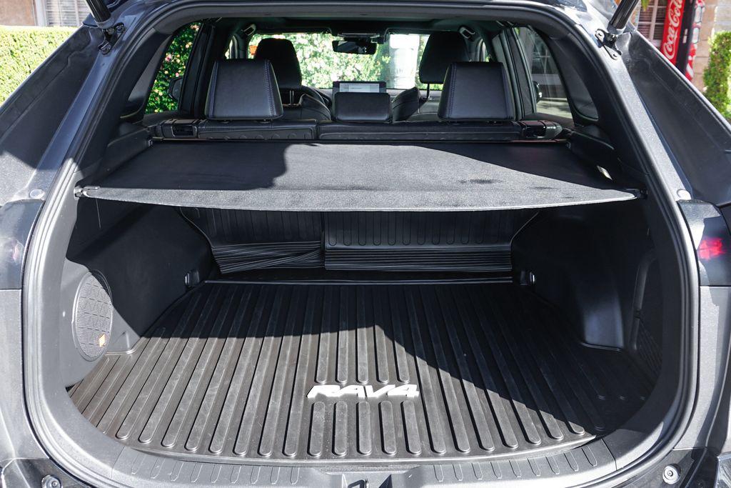 2023 Toyota RAV4 HYBRID SE — фото 8