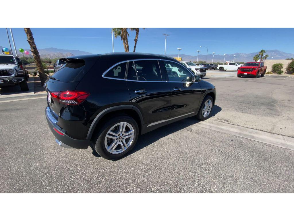 MERCEDES-BENZ GLA - 8