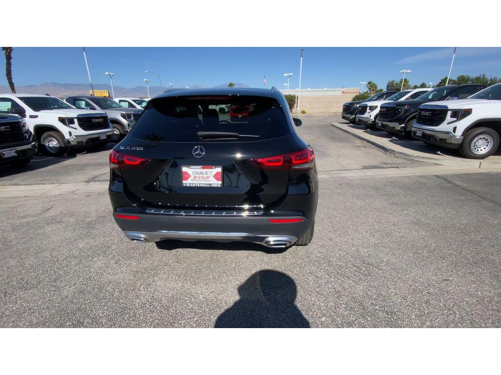 MERCEDES-BENZ GLA - 7