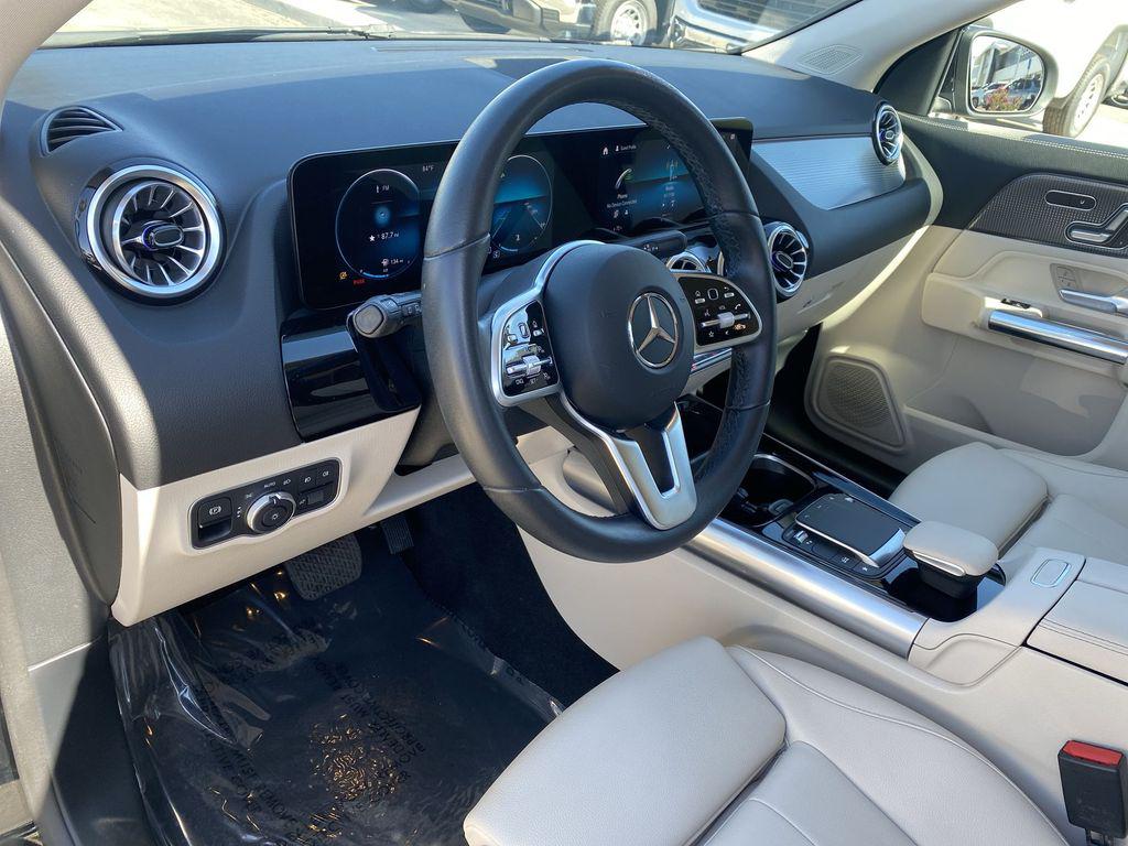 MERCEDES-BENZ GLA - 10