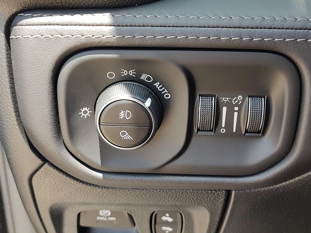 2026 RAM 1500 RHO CREW CAB 4X4 5'7' BOX — миниатюра 24