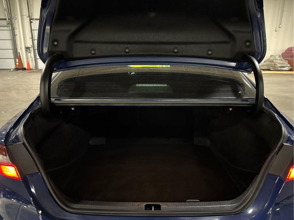 صورة 7 لـ 2024 Toyota CAMRY HYBRID SE
