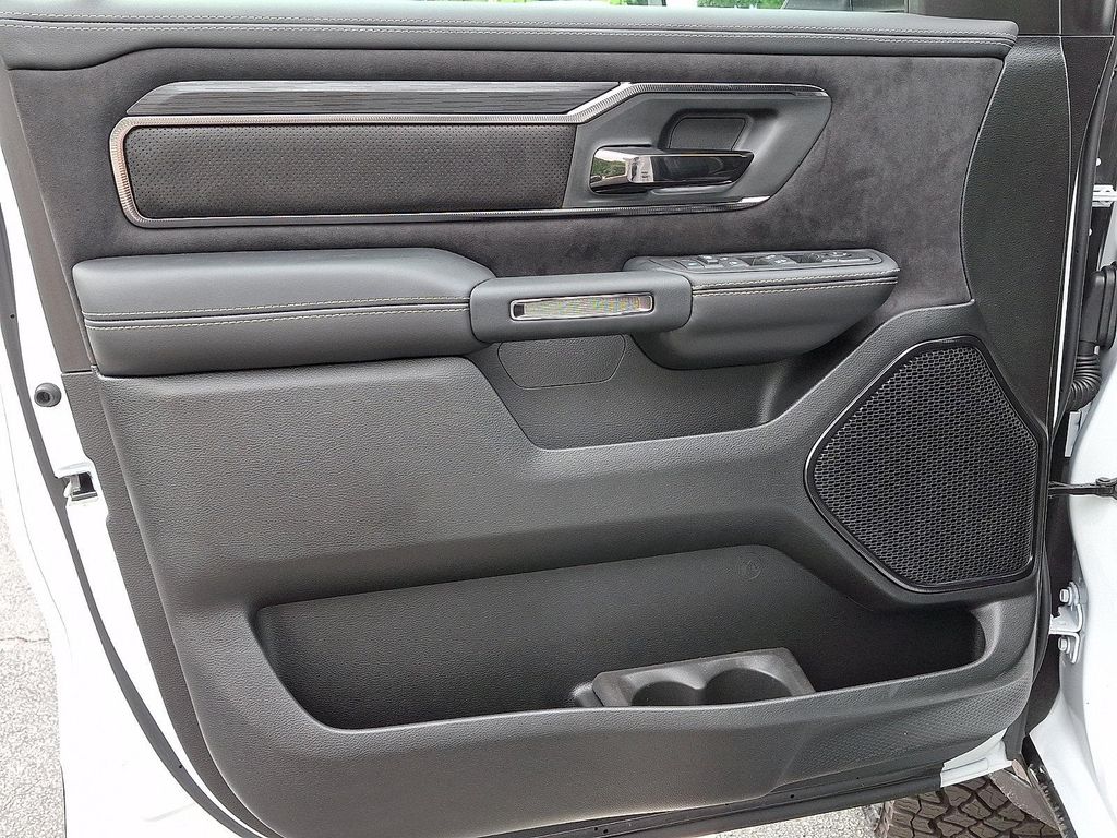 2026 RAM 1500 RHO CREW CAB 4X4 5'7' BOX — фото 8