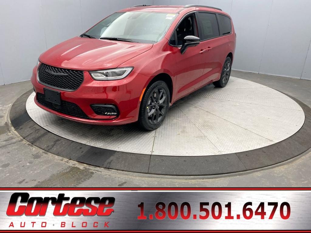 New 2026 Chrysler Pacifica Select