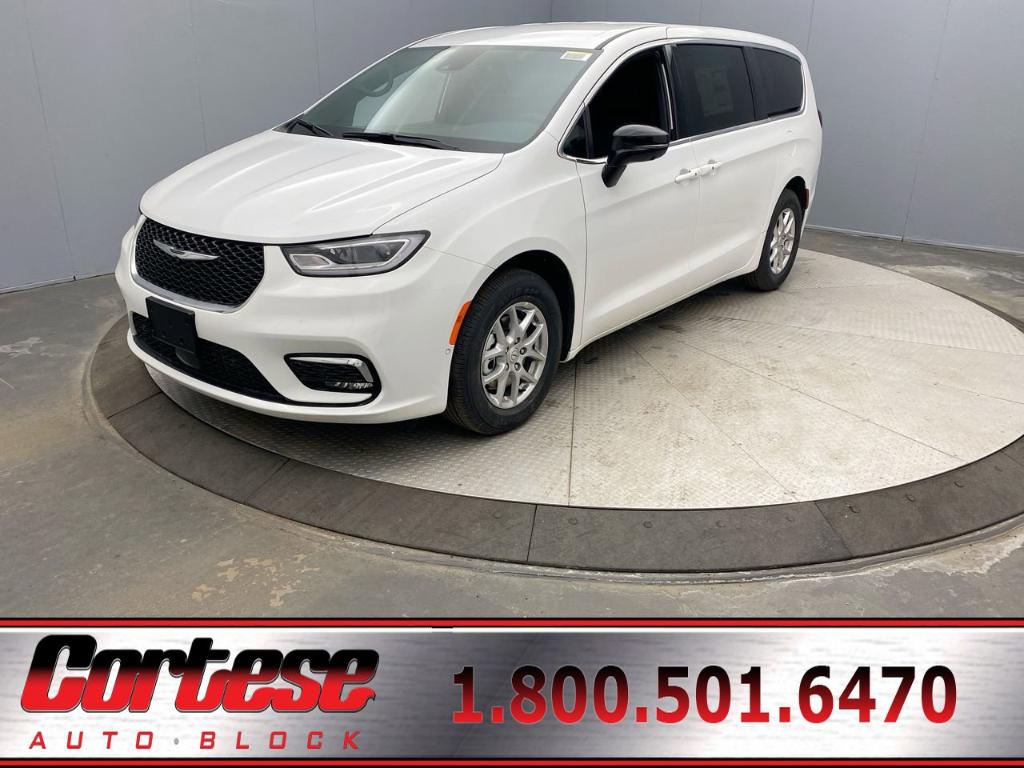 New 2026 Chrysler Pacifica Select