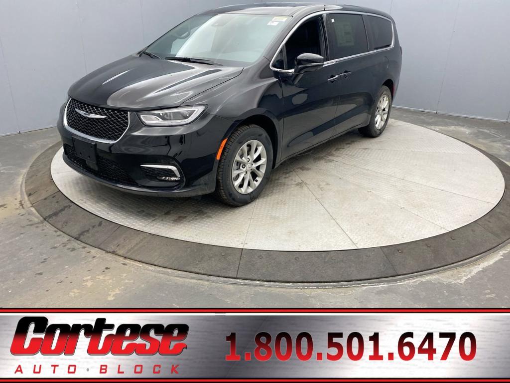 New 2026 Chrysler Pacifica Select