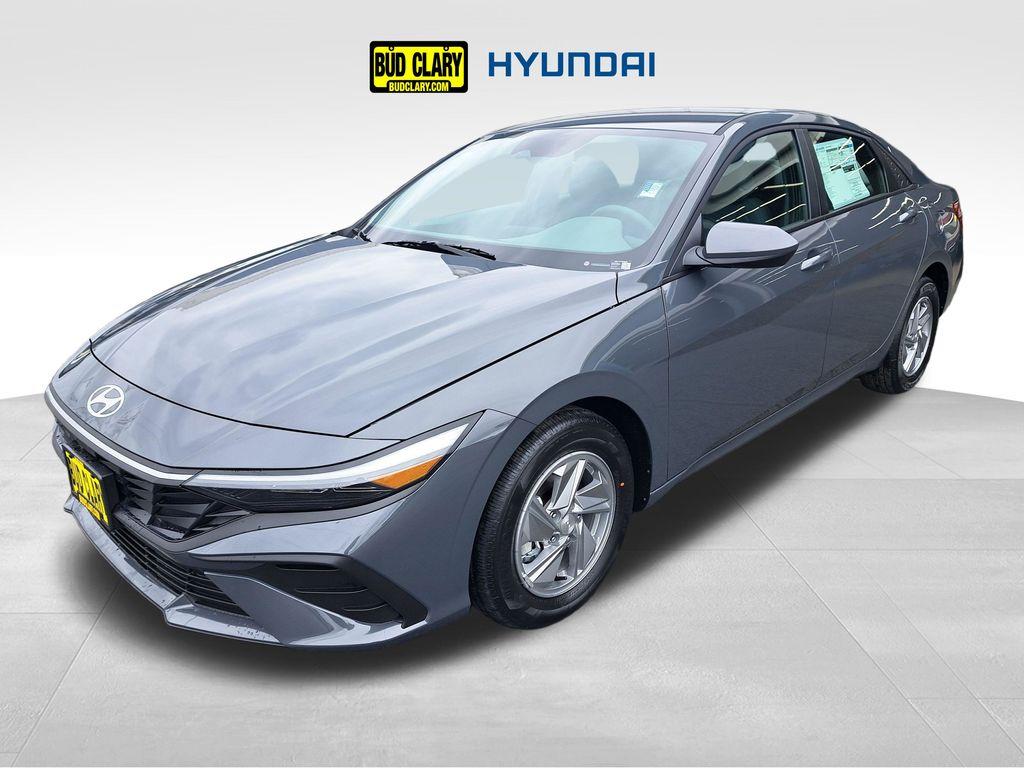 New 2026 Hyundai ELANTRA SE