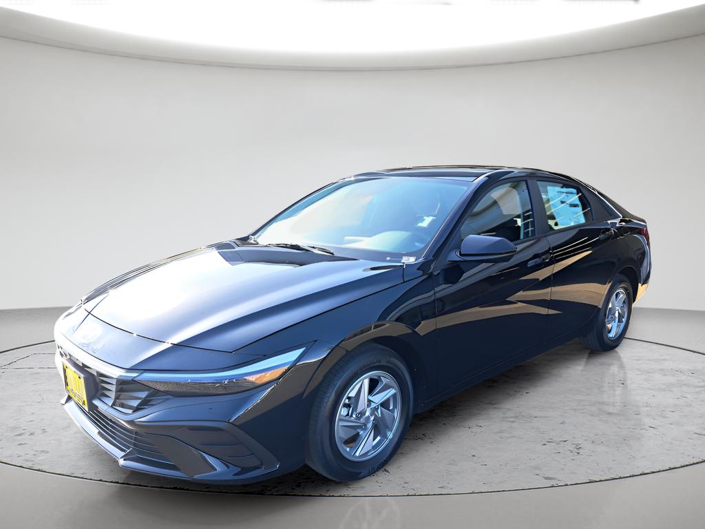 New 2026 Hyundai ELANTRA SE
