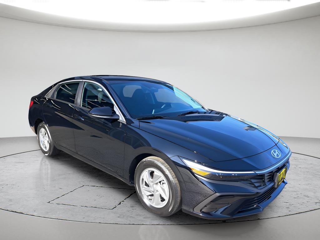 New 2026 Hyundai ELANTRA SE