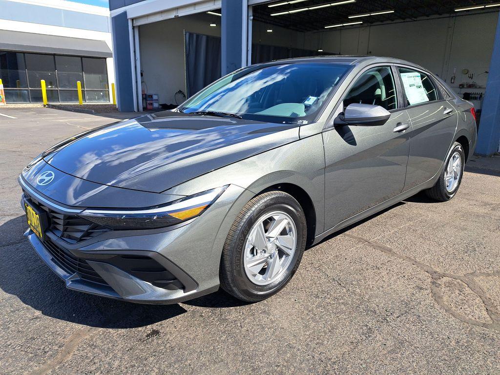 New 2026 Hyundai ELANTRA SE