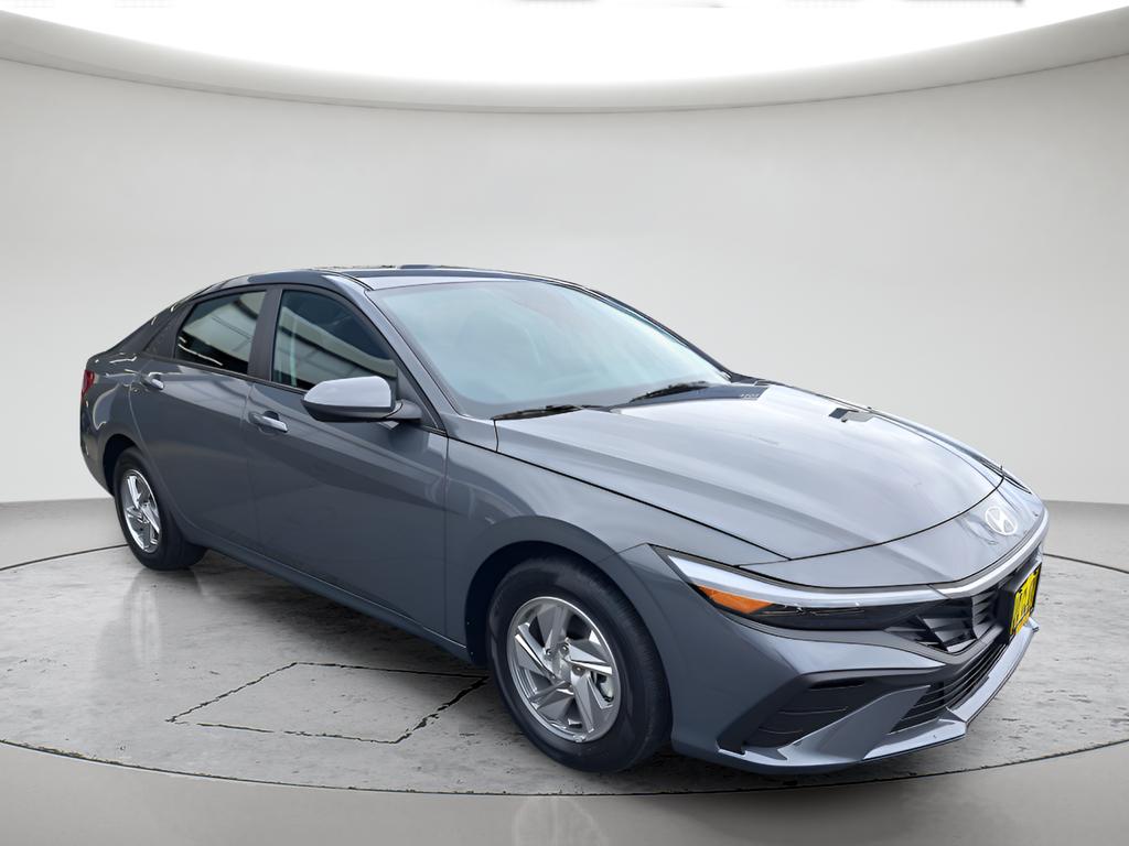 New 2026 Hyundai ELANTRA SE