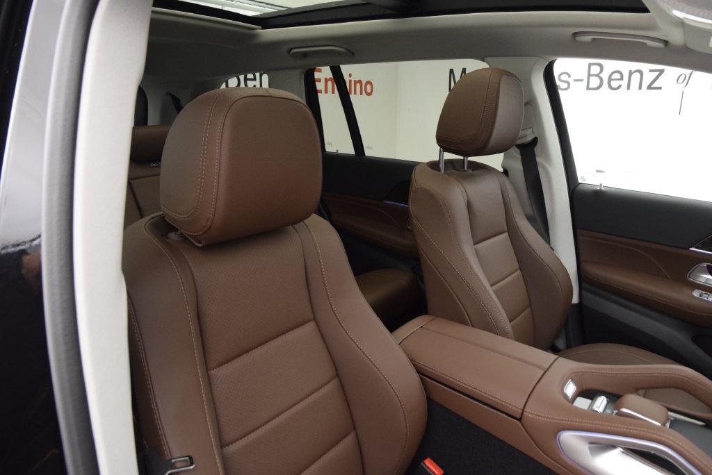 2026 Mercedes-BENZ GLS — миниатюра 17
