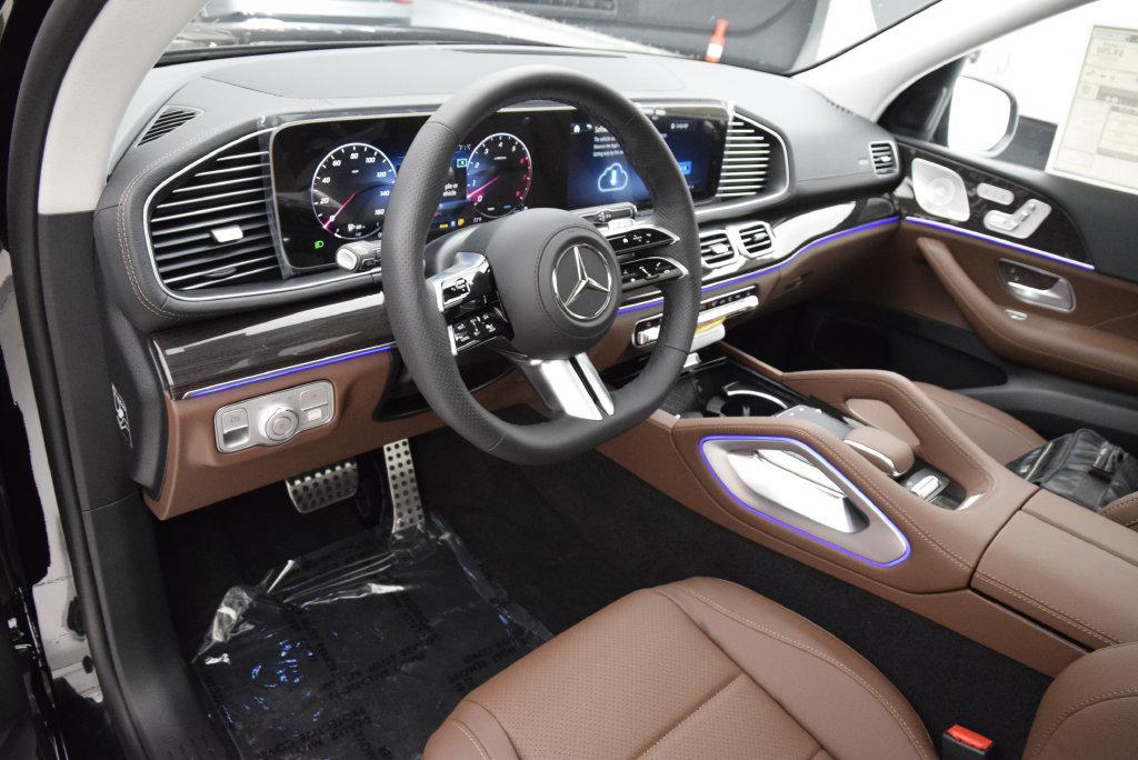 2026 Mercedes-BENZ GLS — миниатюра 22