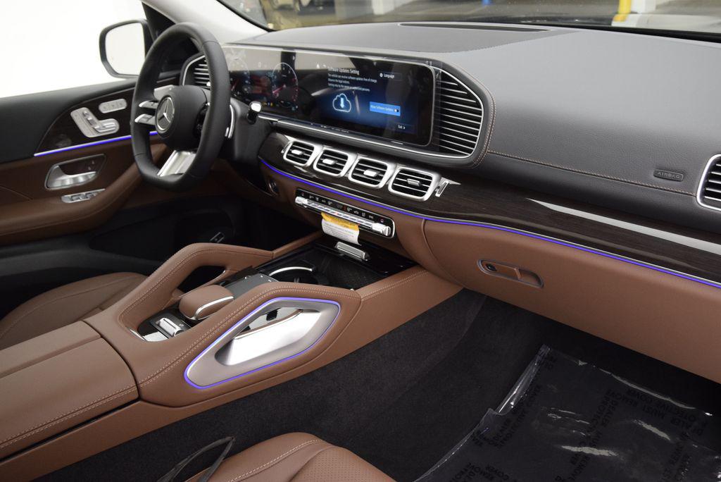 2026 Mercedes-BENZ GLS thumbnail 15