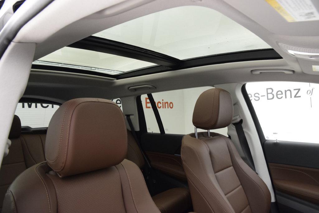 2026 Mercedes-BENZ GLS — миниатюра 18