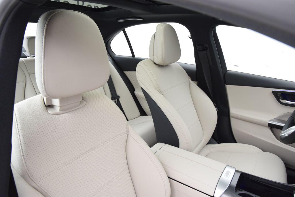 2026 Mercedes-BENZ C-CLASS — миниатюра 16