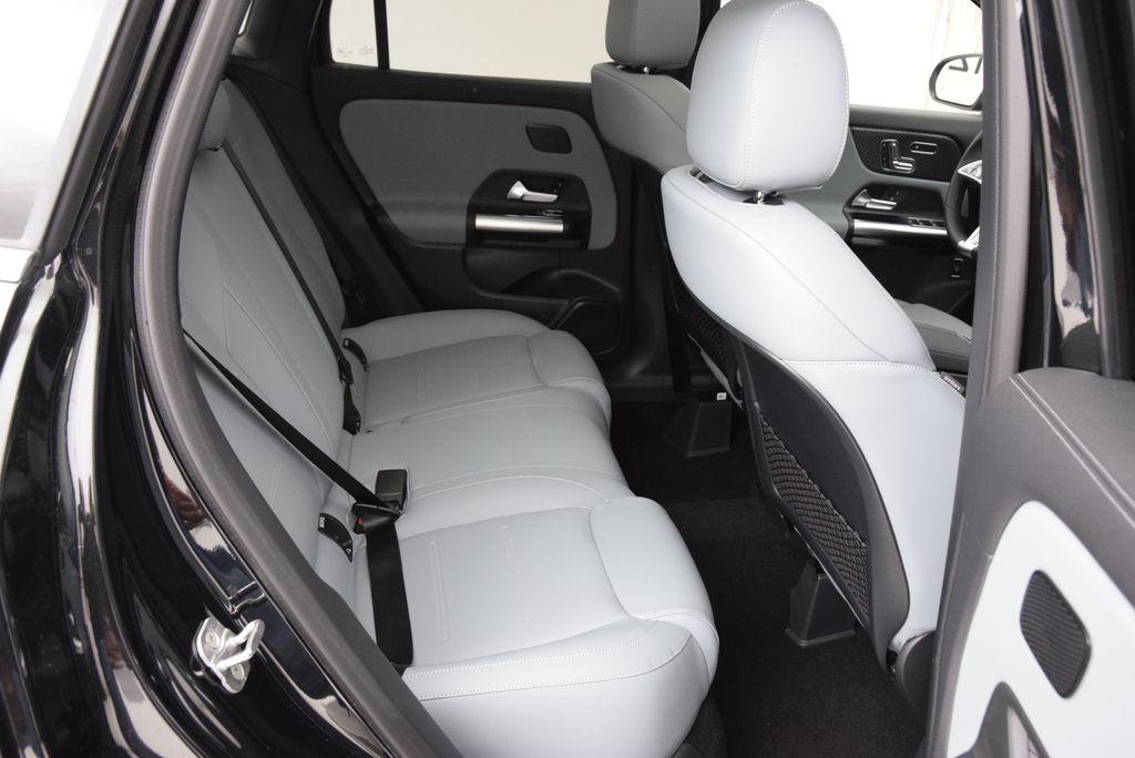 2026 Mercedes-BENZ GLA — миниатюра 19